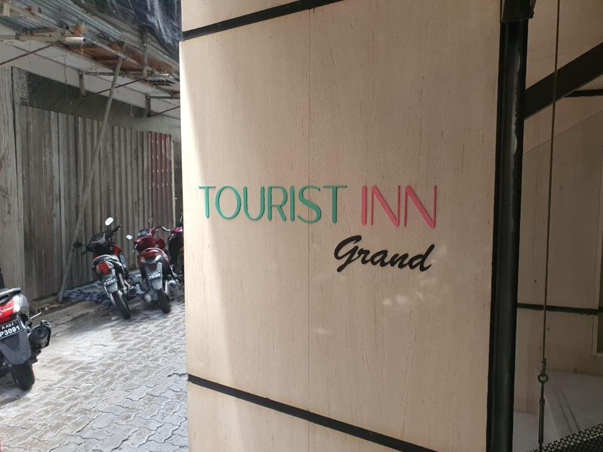 Tourist Inn Grand Male Exteriér fotografie
